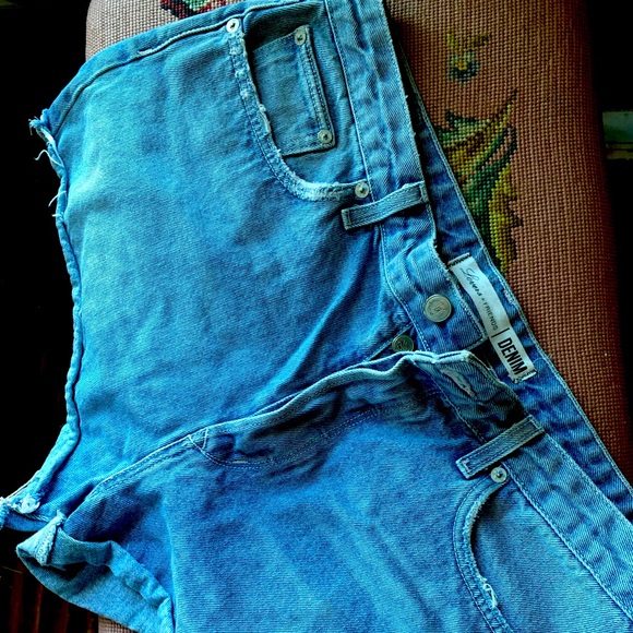 Lover and Friends Jean shorts. Size 32 - Picture 2 of 3